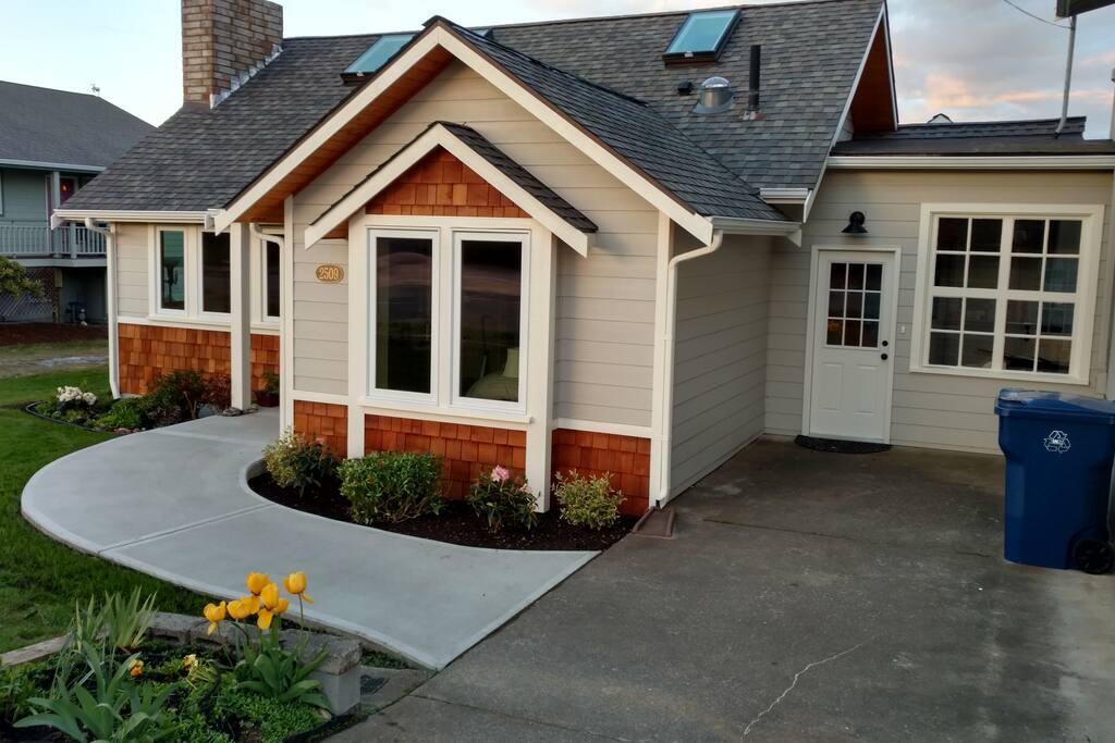 Our comfy home welcomes you!