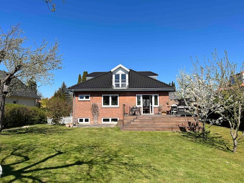 Spacious family-friendly house close to Cph