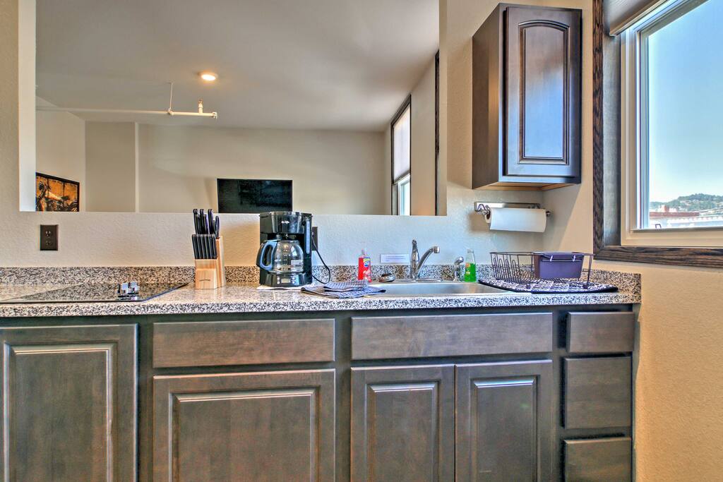 Modern amenities gives the cozy apartment a home-away-from-home feel.