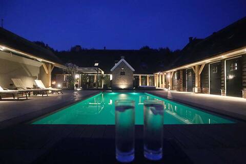 LUXERIJ Wellness Villa Familyhouse