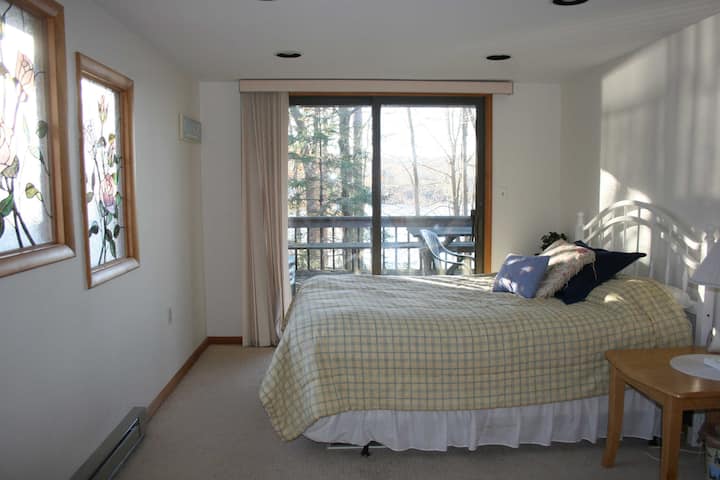 Spálňa s manželskou posteľou na prvom poschodí