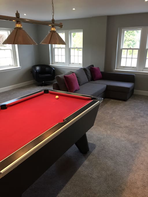 Spacious open plan studio flat with pool table