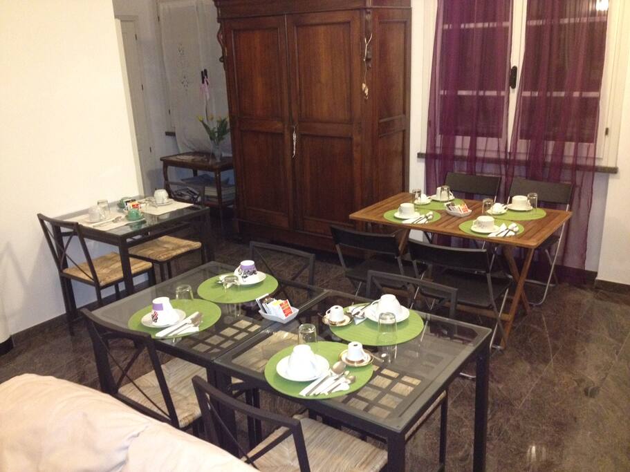 Zona colazioni / soggiorno