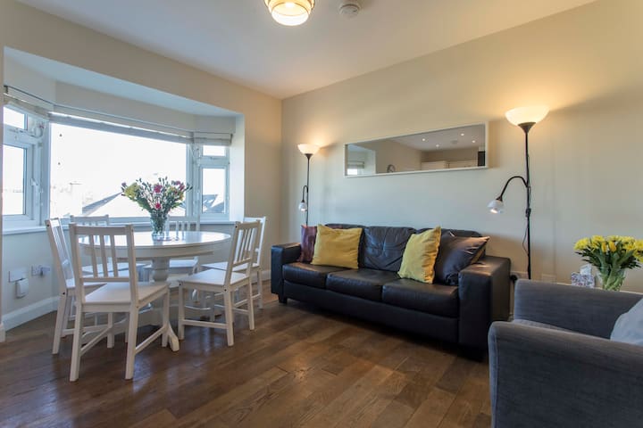 Large 5 Bd Family Home in Dublin w/Parking on site