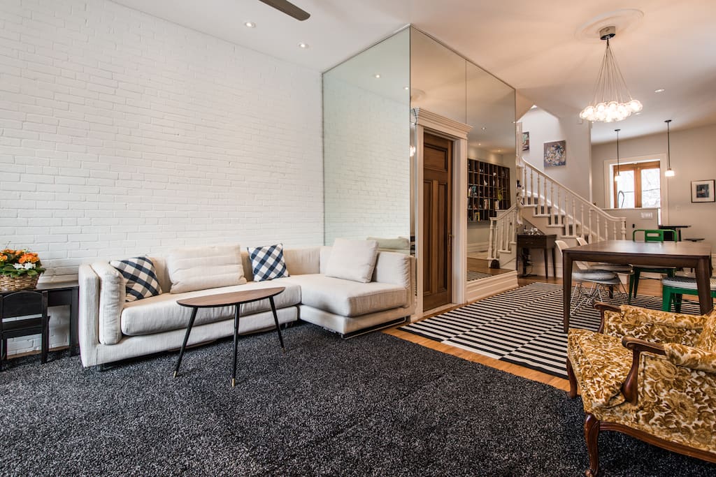 Salon with view to dining room (now has big lounge sofa)