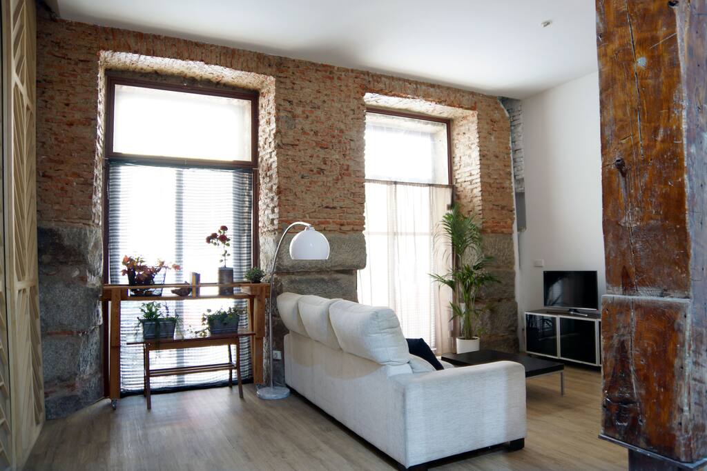 LivingRoom 25m2 , + Work space.
Smart Tv