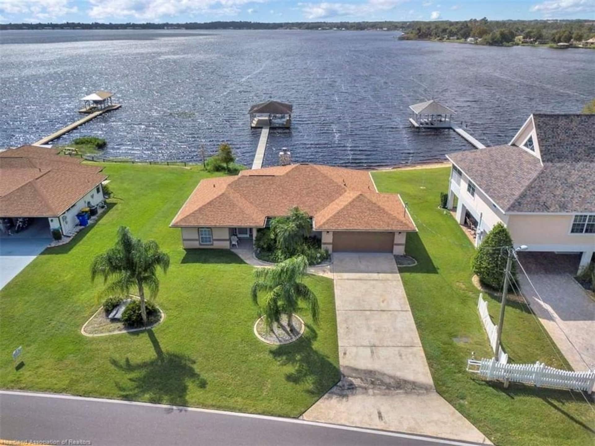 Manatee Manor 3/2 House on Lake Sebring!