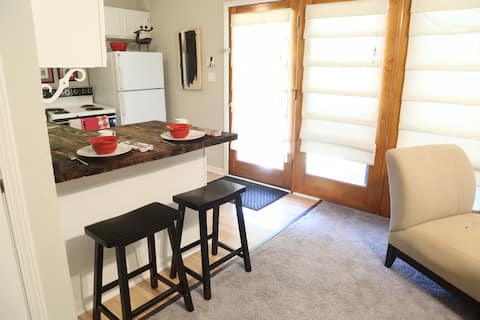 Private suite near Marietta square. No hidden fees