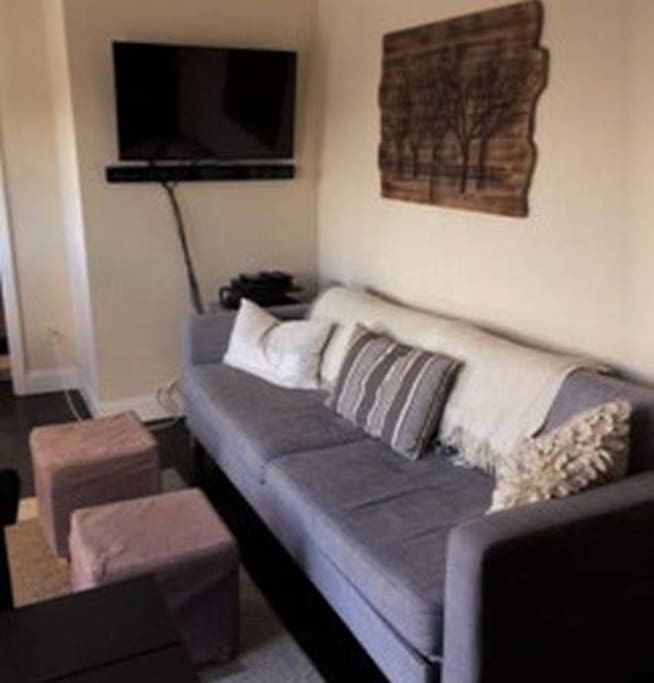 Wall Mounted cable HDTV with sound-bar