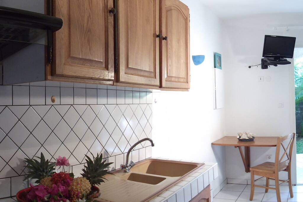Studio meublé équipé d'une cuisine
