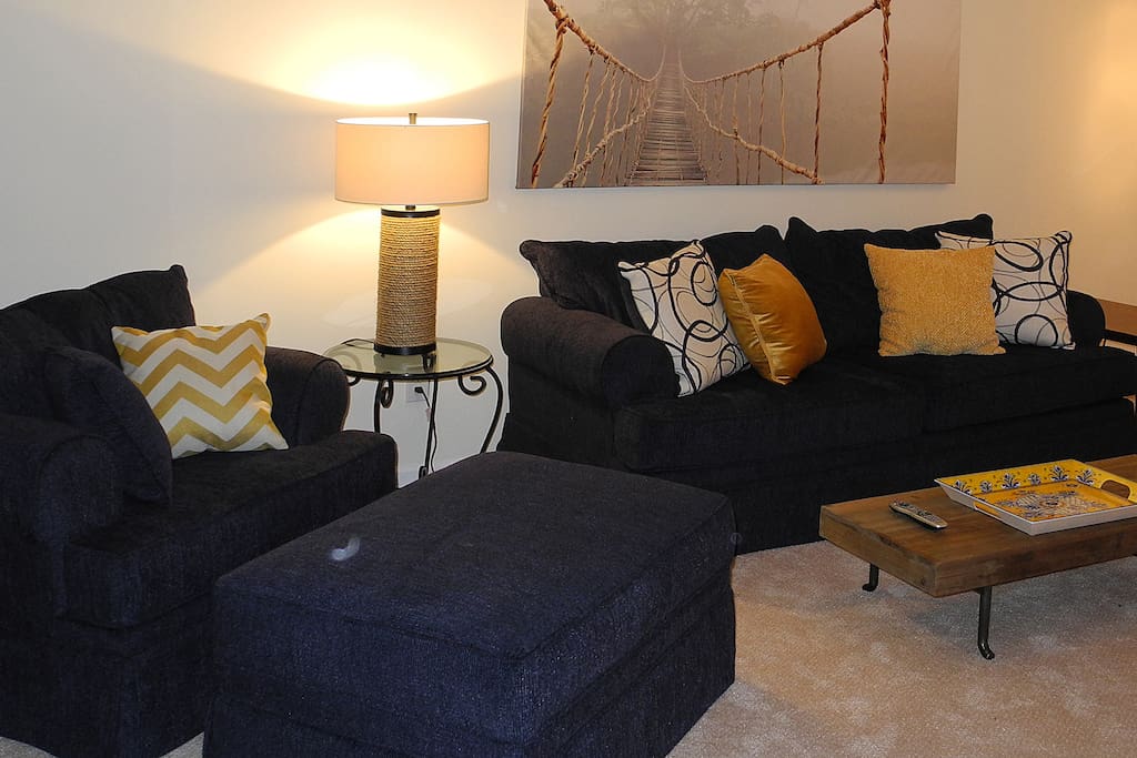 Large, relaxing private 1 bedroom apartment.