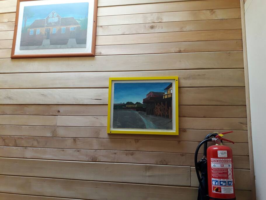 Extintor de incendios, en el hall de entrada.