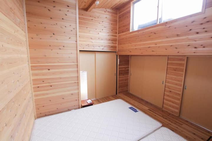 寝室 (Dhomë krevati)