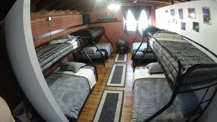 #7 Twin size Top Bunk/Shared Rm+Gym LAX 3miles
