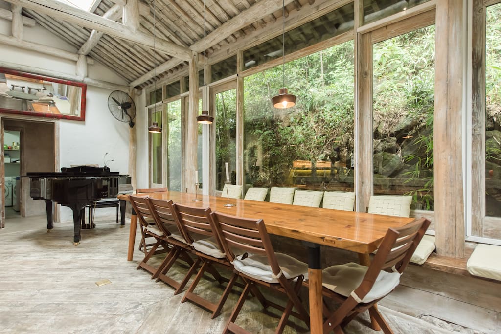 Dining room.