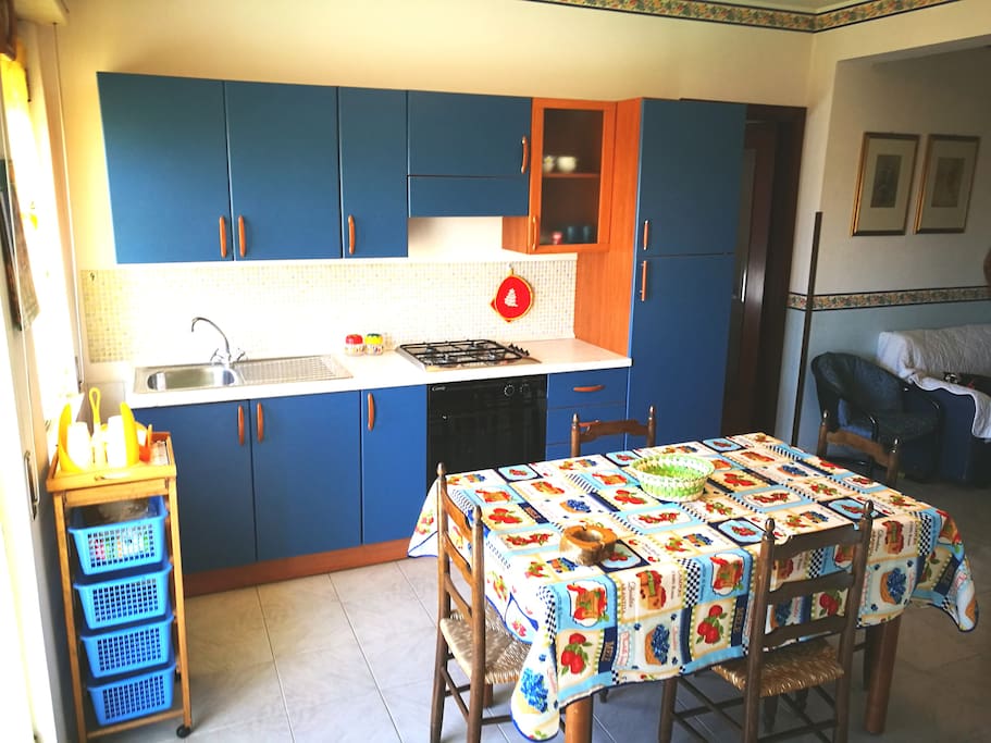 Zona pranzo. Cucina
