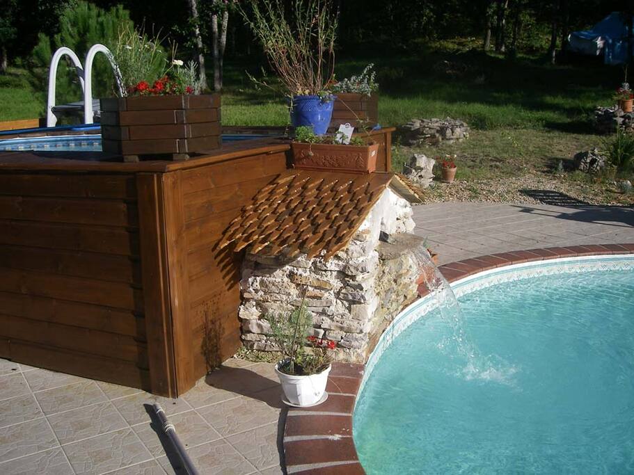 Piscine 12 x 6 + bassin enfants avec marche-banc au-dessus