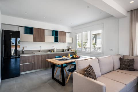 Brand new Private Suite in Fira City Center