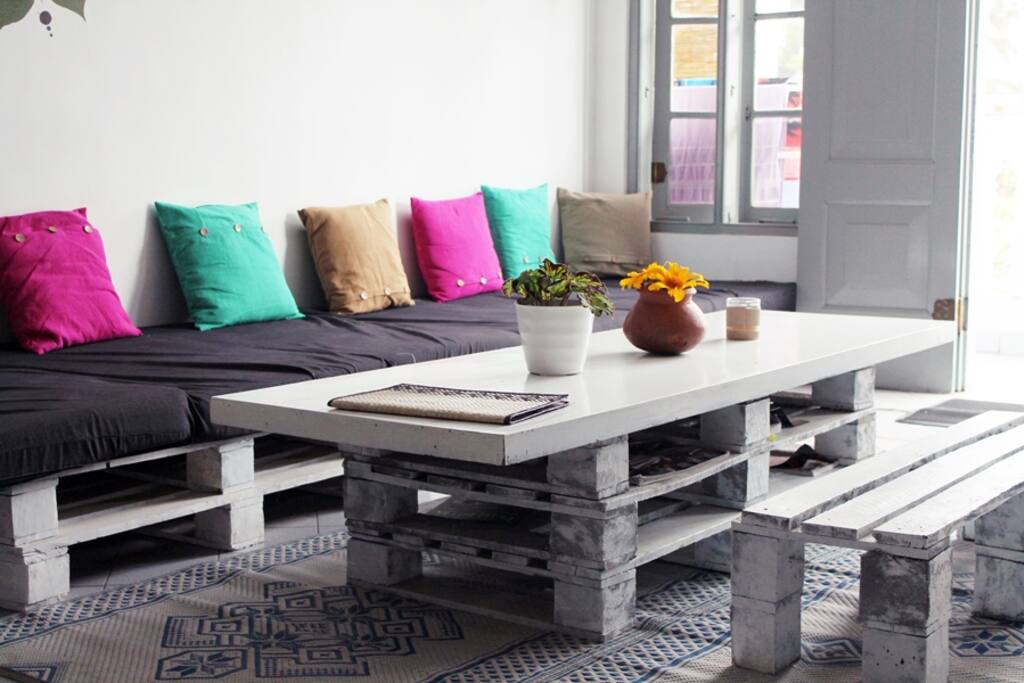 La Boheme hostel: Our cozy sharing lounge