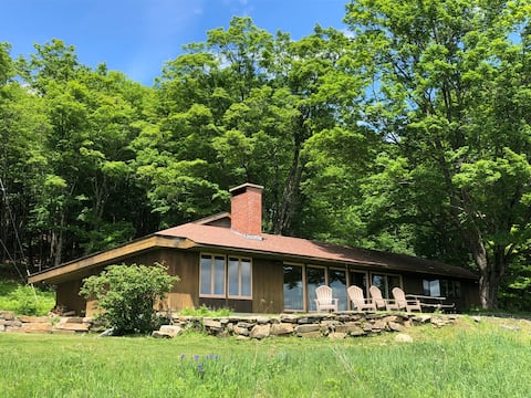 Midcentury Hillside Retreat - Summer Paradise