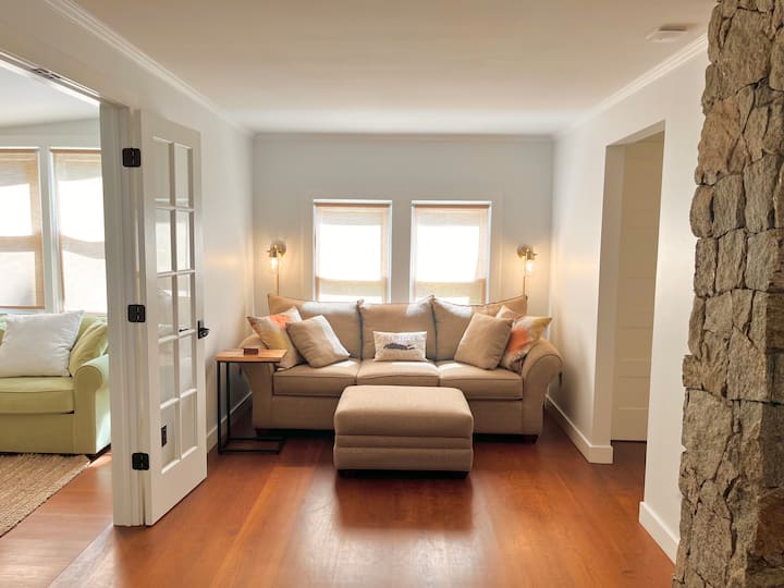 Walk To Love Lane! Immaculate Renovated Cottage. - Mattituck, NY