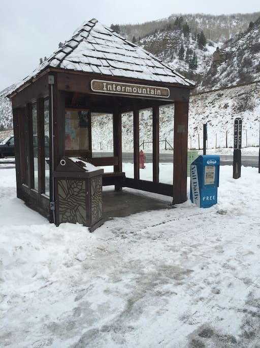 5 mns walk from free town of Vail bus stop
