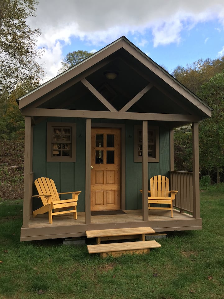 Cozy Couples Cabin w/Mountain Views Cabins for Rent in Newland, North