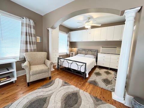 Top performing Airbnb: Premier studio in hot Midtown location in Central Gardens,