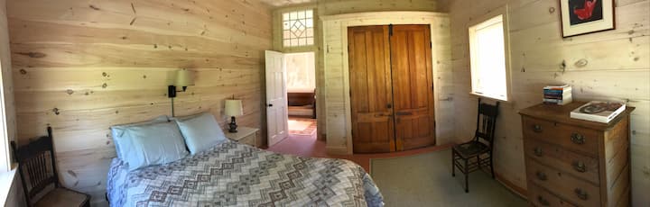 ห้องนอน (2) แสดงเตียงควีนไซส์ 