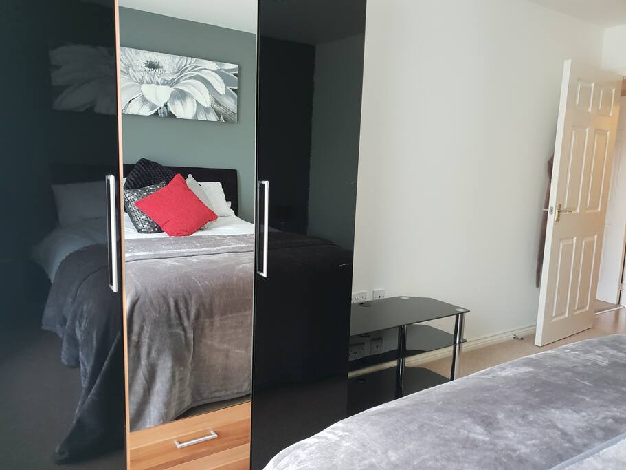 Triple wardrobe for storage