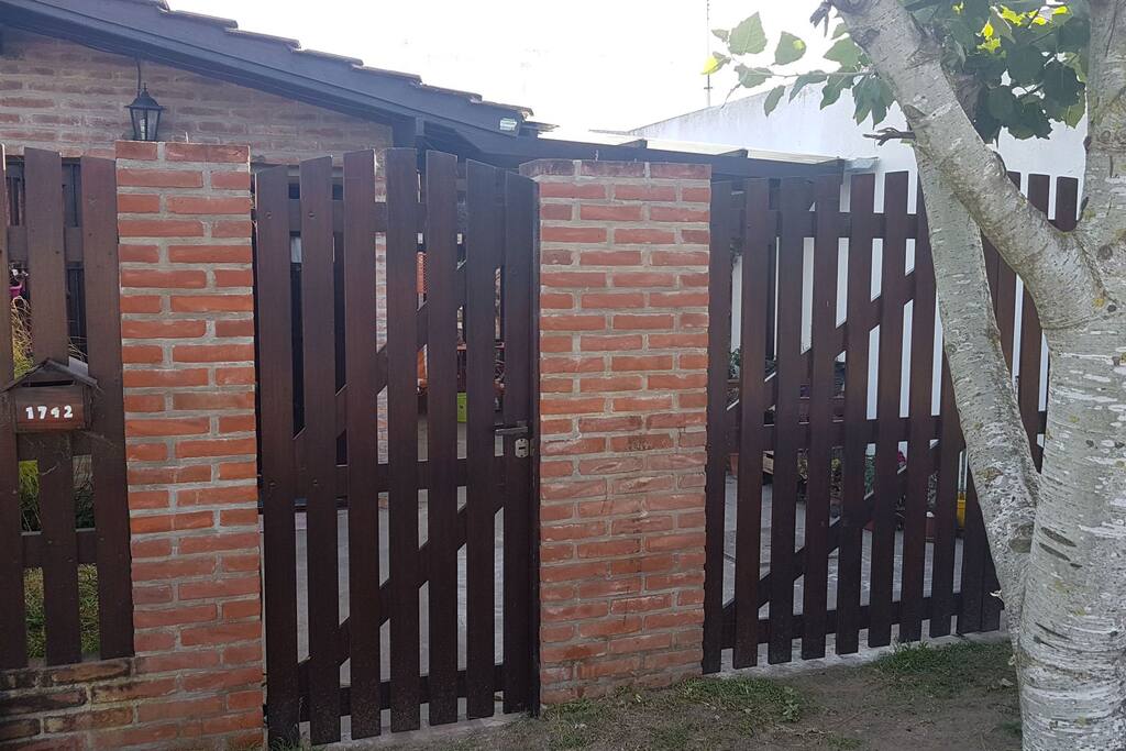 Frente de la vivienda de adelante