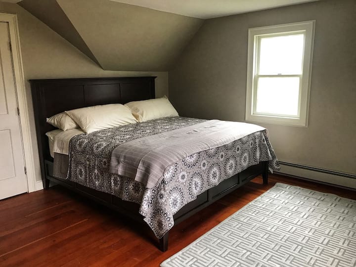 Skaneateles County Farmhouse with Hot Tub Houses for Rent in