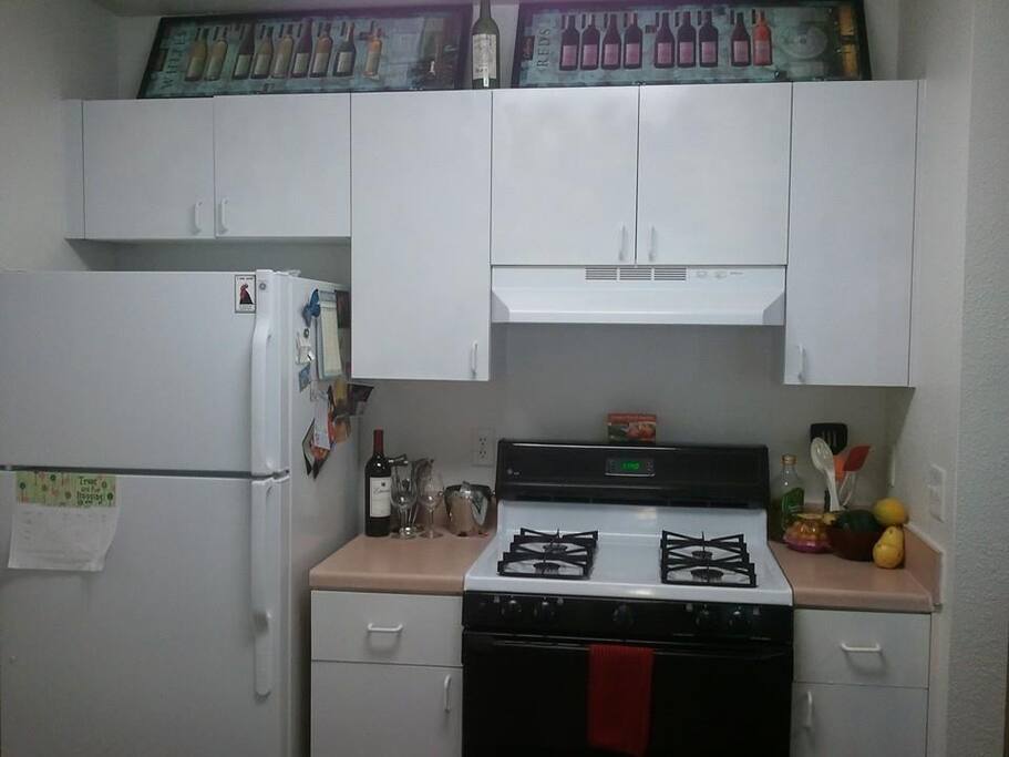 Free use of the fridge, baking, cooking. Plenty of spices, eggs, condiments etc..