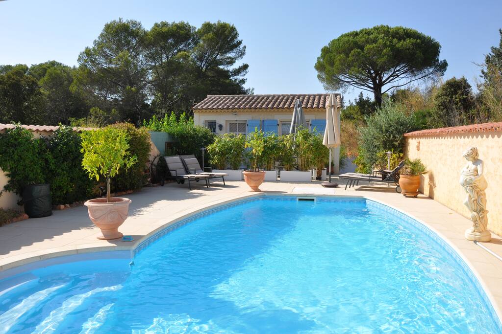 La piscine aux bords arrondis !