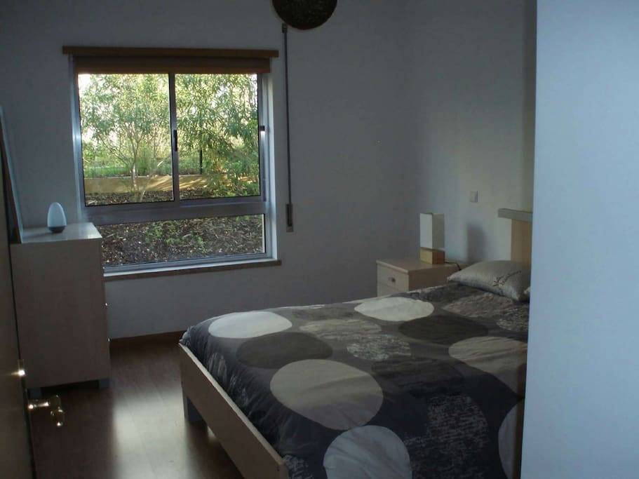 Chambre 1 avec possibilités 2 lits d'appoint et grands placards