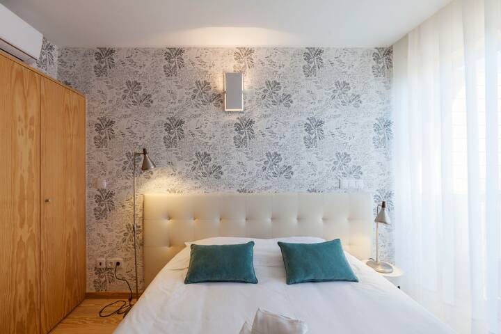 Bright and Arty Apartment gallery image 5