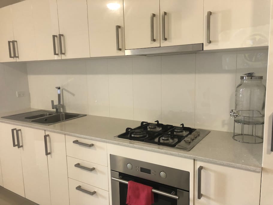 Kitchen (electric stove and oven)