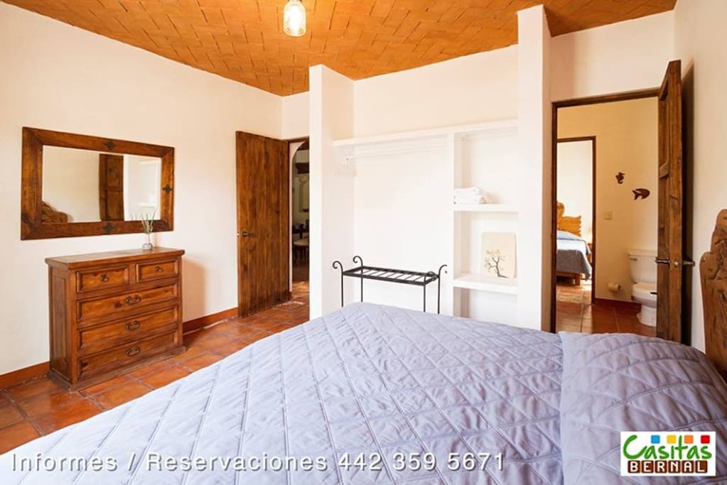Habitación 1, cuenta con una cama King size