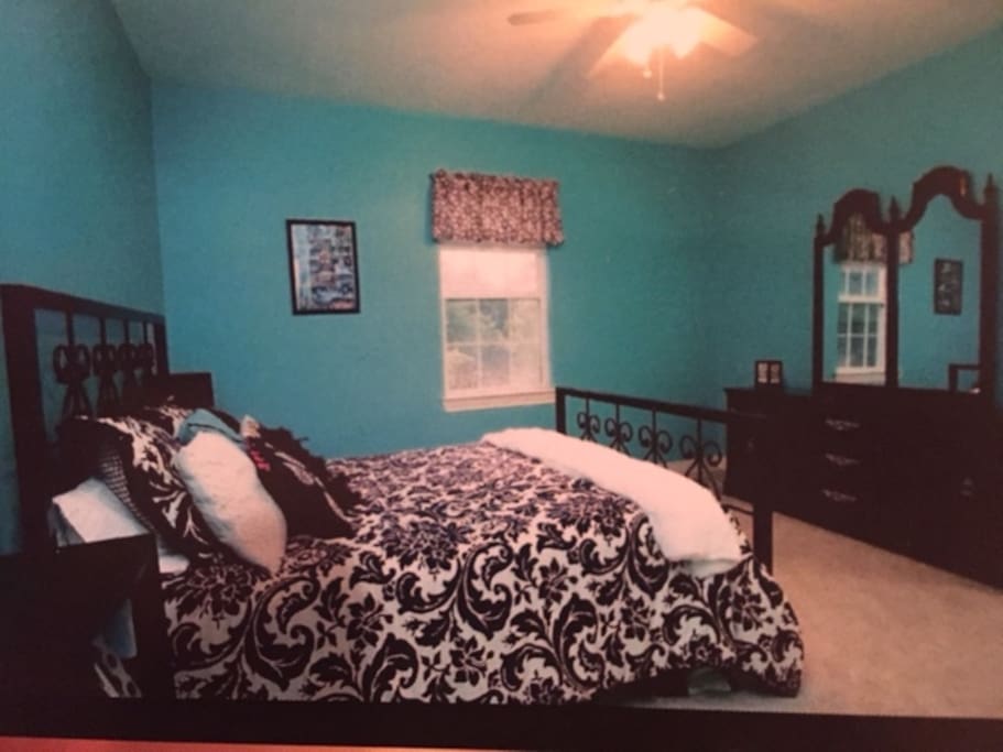 Queen size bed with tempurpedic mattress pad with attached bathroom