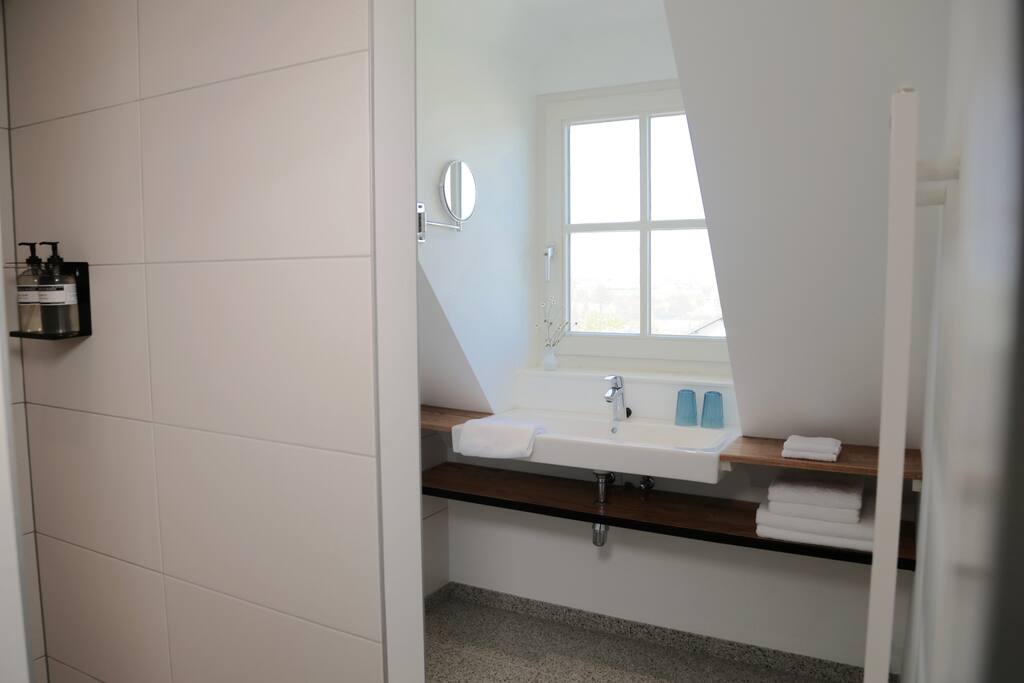 Badkamer naast kamer 3
