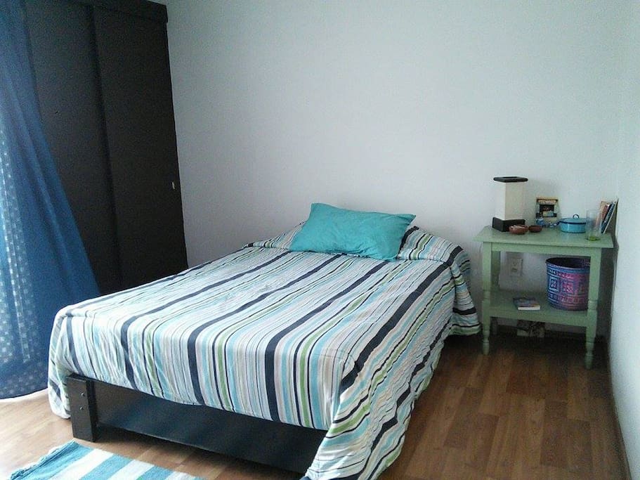 The room for guests has a comfortable (firm) double (matrimonial in Spanish!) bed