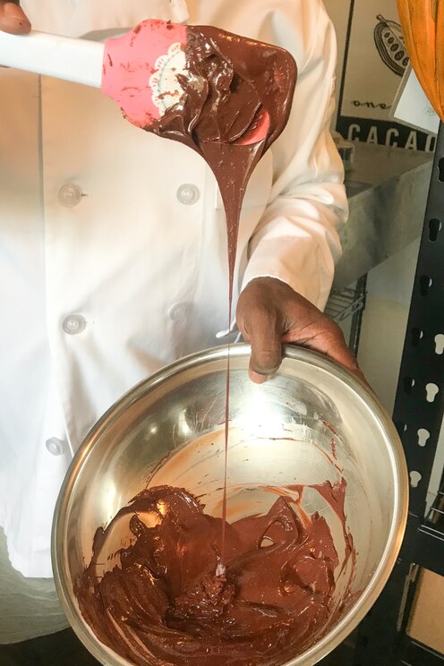 Show full-screen, host-provided image