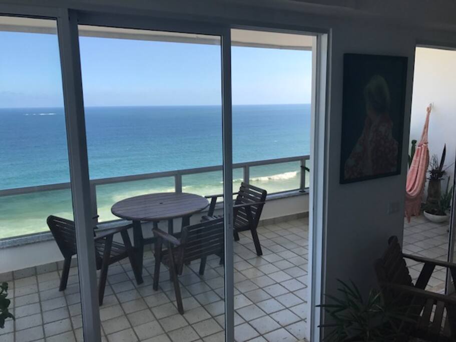View from the living room of the outside lounge area / Table, chairs and landscape