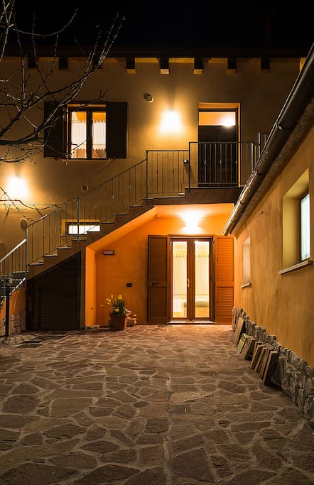 Esterno della casa in nottuna