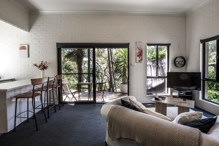 Avoca Beach Studio- Private oasis with ocean view