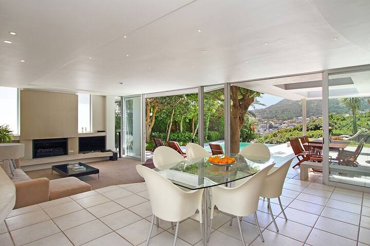 3 Bed close to Camps Bay beach, pool, garden gallery image 5