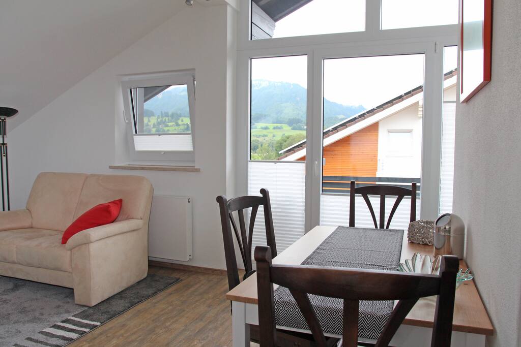 Essecke mit Westbalkon