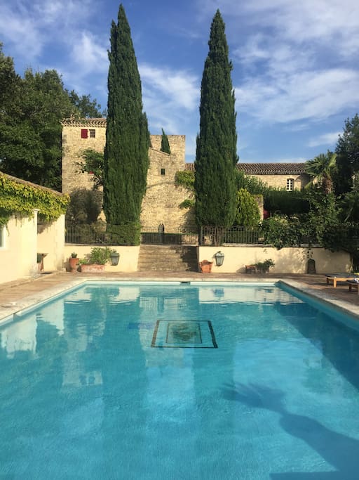 Huge swimming pool 11m*7m
(36 feet * 23 feet)