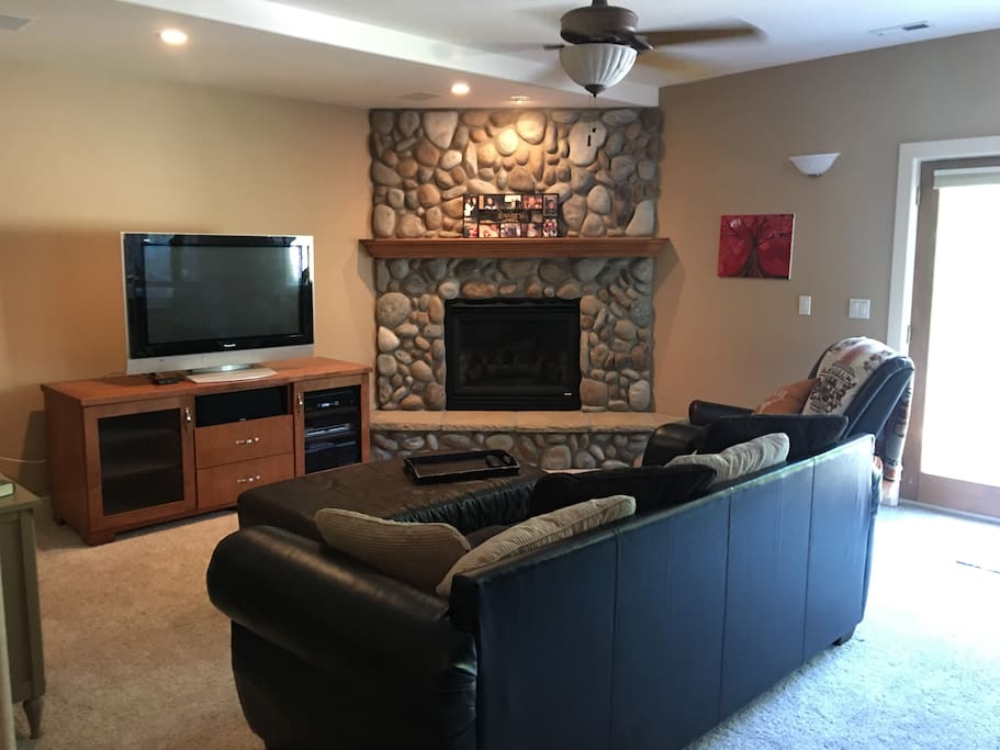 Private full living room with working gas fireplace. Cable TV
