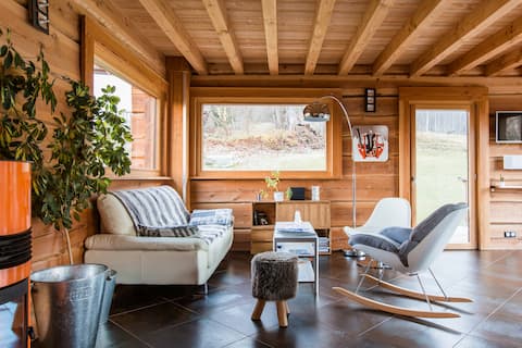 Propriété Airbnb réussie: Family Fun at a Trendy Retreat at the Foot of Mont Blanc à Les Houches